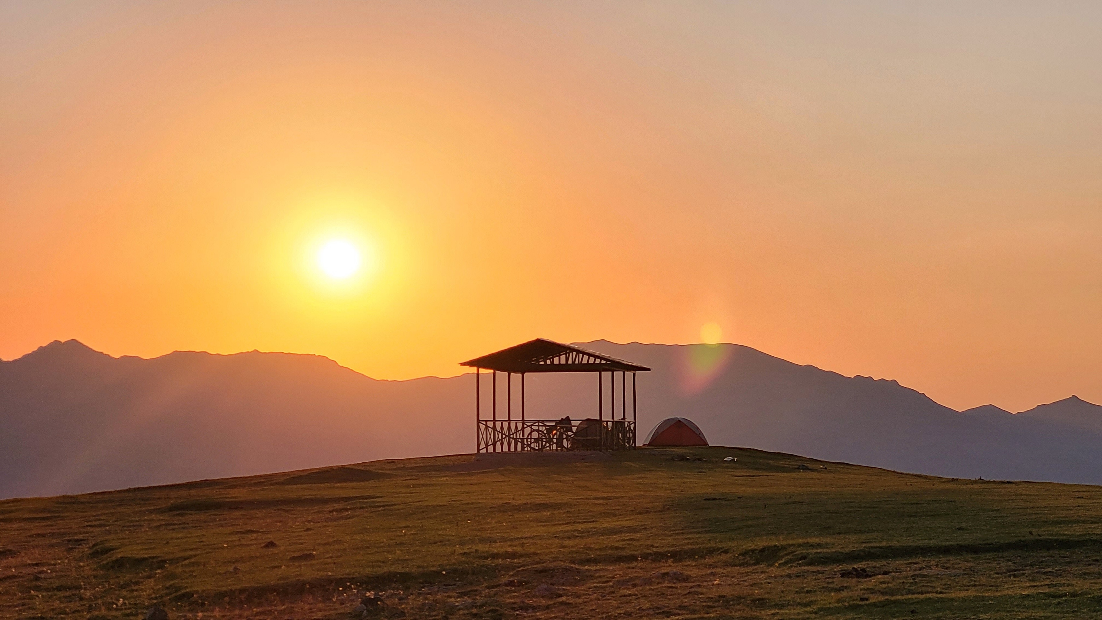 Georgien Zelte im Sonnenuntergang